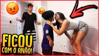 ELA BEIJOU O ANÃO  TROLLANDO REZENDE  REZENDE EVIL [upl. by Cornell]